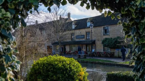 Houses to Let in Bourton-on-the-Water: The Heart of Cotswold Beauty